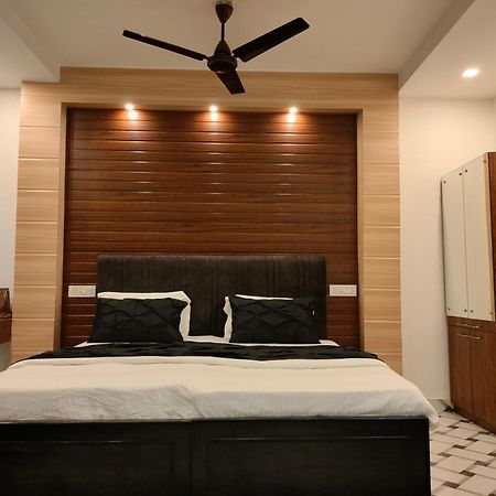 Bed and Breakfast Kollolini Калькутта Экстерьер фото